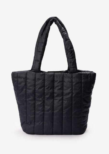 Puffer Çanta Trendi Yaz Aylarına Nasıl Taşınıyor? Kapitone Modellerle Kombin İpuçları