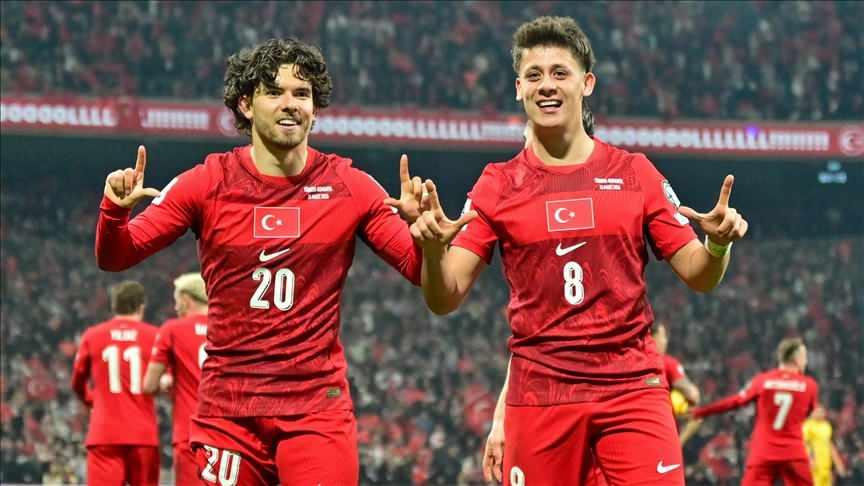 Rafet El Roman'dan A Milli Takım İçin 'Dolu Dizgin': Yapay Zeka Destekli Marş, Sosyal Medyayı İkiye Bölünce Ne Oldu?