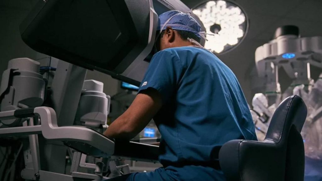 Robotik Kalp Cerrahisi Nedir? Prof. Dr. Saygın Türkyılmaz’dan Küçük Kesilerle Güvenli Ameliyat Bilgileri