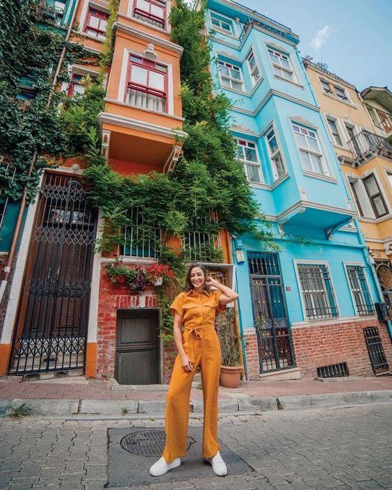 Şehirlerin Ruhu Giysilerde Saklı: Dünyanın Farklı Metropollerinde Moda Nasıl Şekilleniyor?