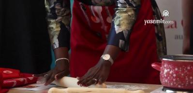Senegal Cumhurbaşkanı’nın Eşi Marie Khone Faye, Dakar’da Türk Mutfağı Haftası Kapsamında Kayseri Yağlaması Yaptı