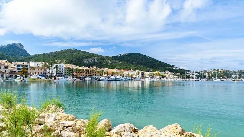 Serenay Sarıkaya'dan Radikal Karar: Türkiye'yi Terk Ederek İtalya Sardinya Adası'na Yerleşiyor