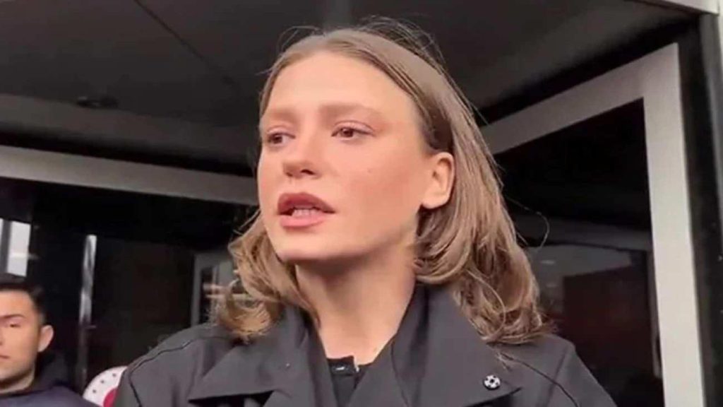 Serenay Sarıkaya’dan Uyuşturucu Operasyonu Açıklaması: Mabel Matiz ve Ünlülerin Gözaltına Alındığı Detaylar