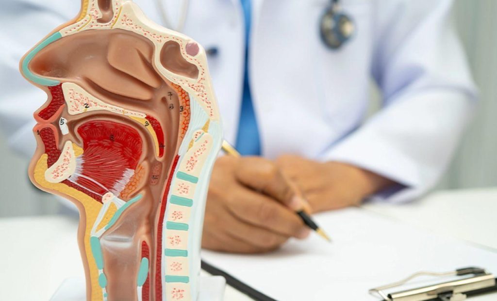 Tiroid Kanseri Metastazları ve Şah Damarı Yakınlığı: Prof. Dr. Tolga Kandoğan'dan Ağız İçinden Yenilikçi Girişim