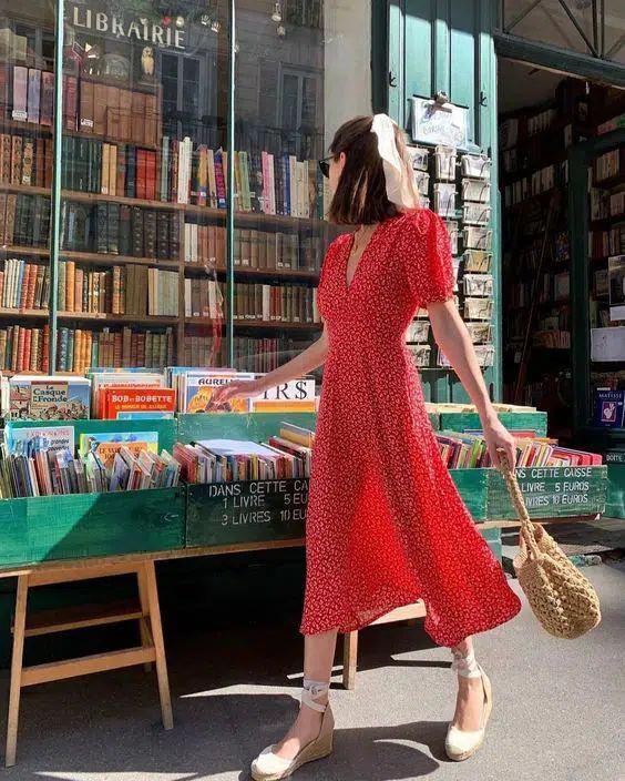 Tomato Girl Akımı Nedir? Akdeniz Esintili Bu Trendi Gardırobunuza Nasıl Yansıtırsınız?
