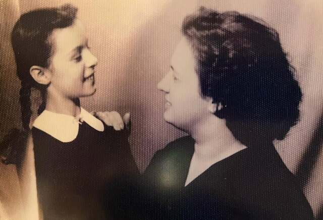 Ünlü İsimlerden Duygusal Anneler Günü Mesajları: 'En Kıymetli Varlıklarımız' Dediler