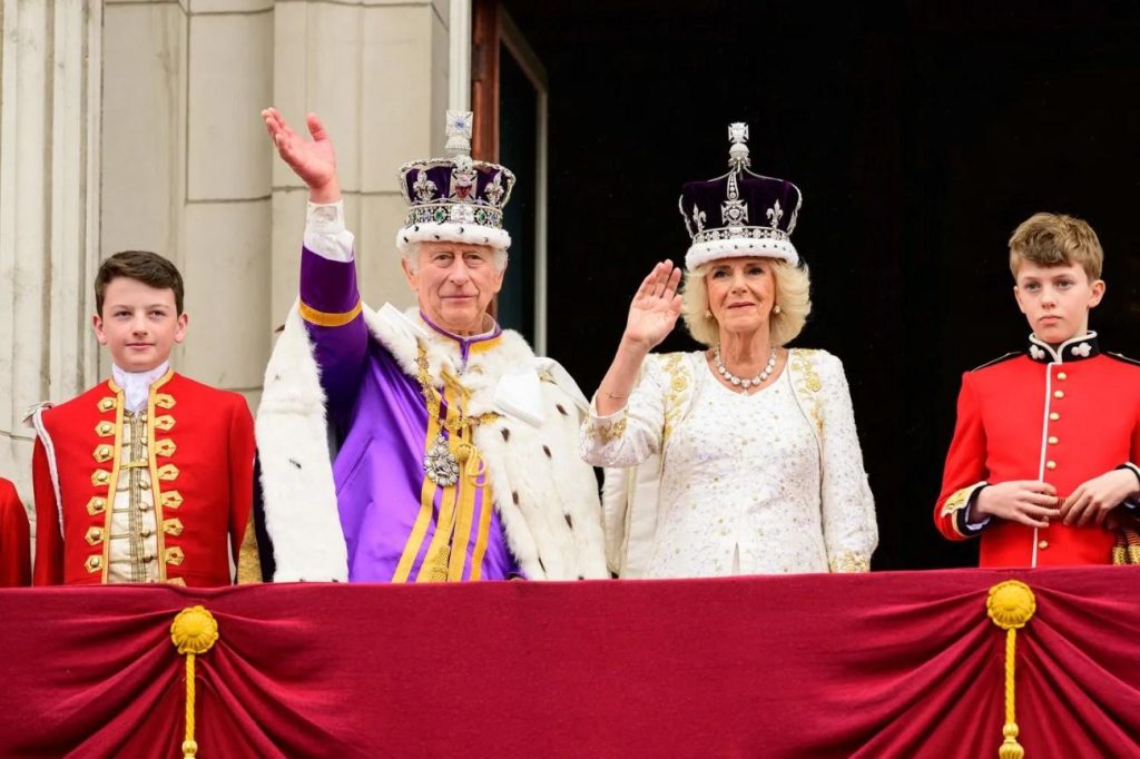 Charles Ve Camilla, Buckingham Sarayı'na Geri Dönmeyecek: Yenileme Bitince Yeni Rota