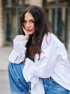 Demet Özdemir'in 9 Yaşındaki Halleri Viral Oldu: Geçmişteki Görselleri Gündemde