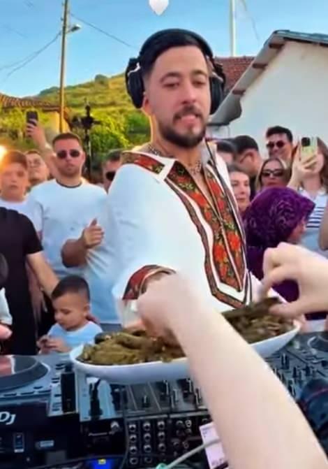 DJ Mahmut Orhan'dan Konser Alanına Sarma İkramı: İstanbul ve Memleketinde Gündem Oldu
