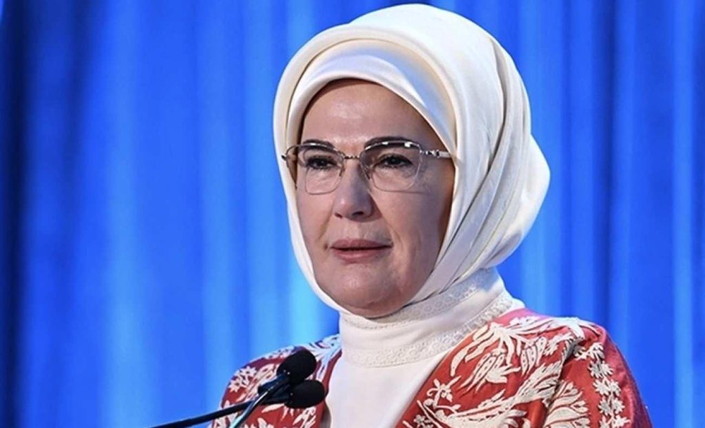 Emine Erdoğan'dan LGS Sınavına Girecek Öğrencilere Mesaj: Bilgiye Duyulan Merak En Büyük Hedef