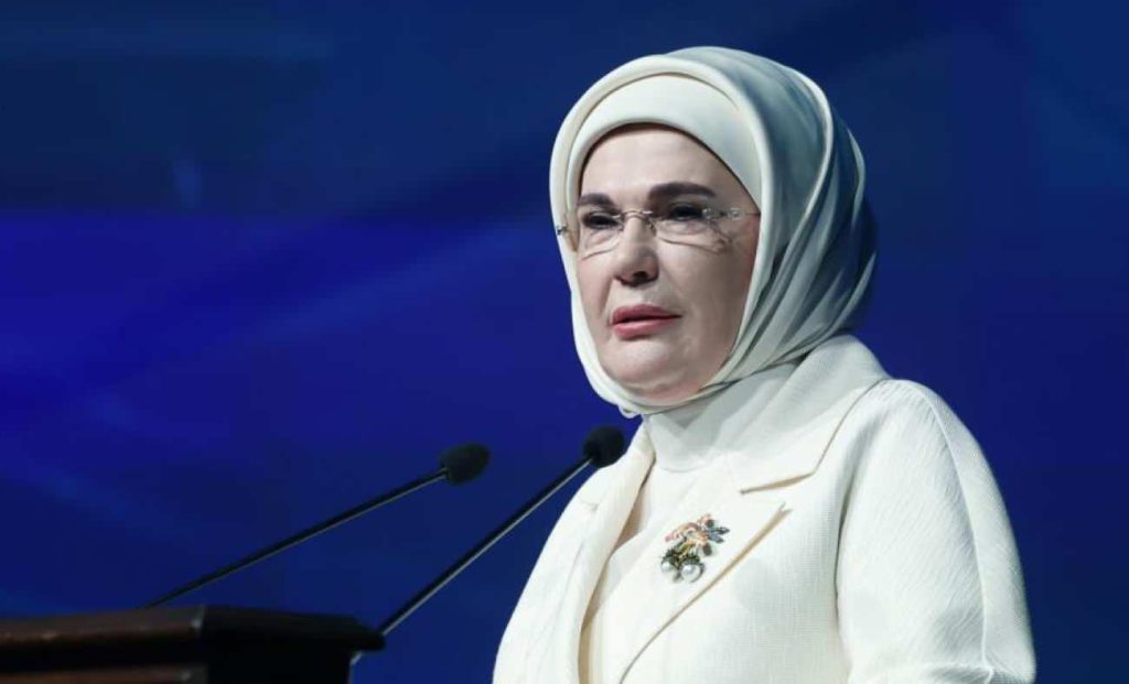 Emine Erdoğan'dan Sıfır Atık Mesajı: Bir Lokma Ekmekten Toprağa Düşen Her Emeğe Kadar Değerli Bir Gelecek
