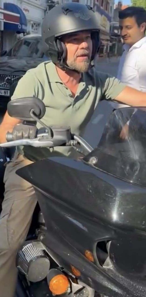 Engin Altan Düzyatan'ın Milyonluk Tutkusu: Kullandığı Lüks Motosikletle Gündem Oldu