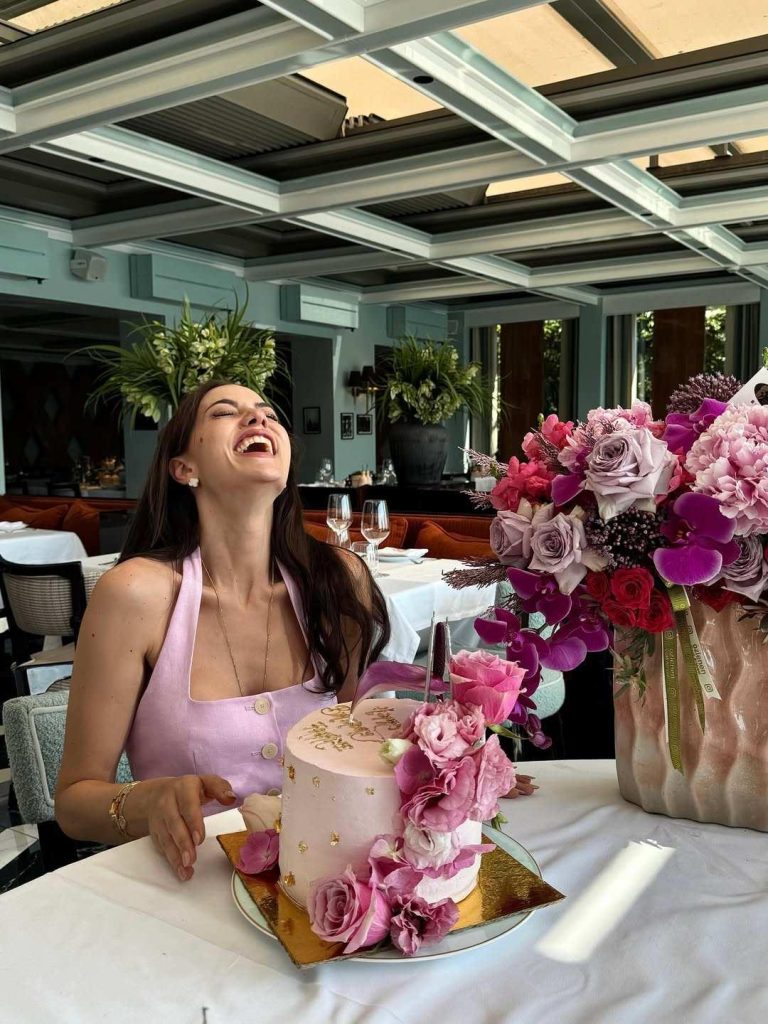 Fahriye Evcen 40 Yaşını Kutladı: Tekne Partisi ve Sosyal Medya Paylaşımları Gündem Oldu