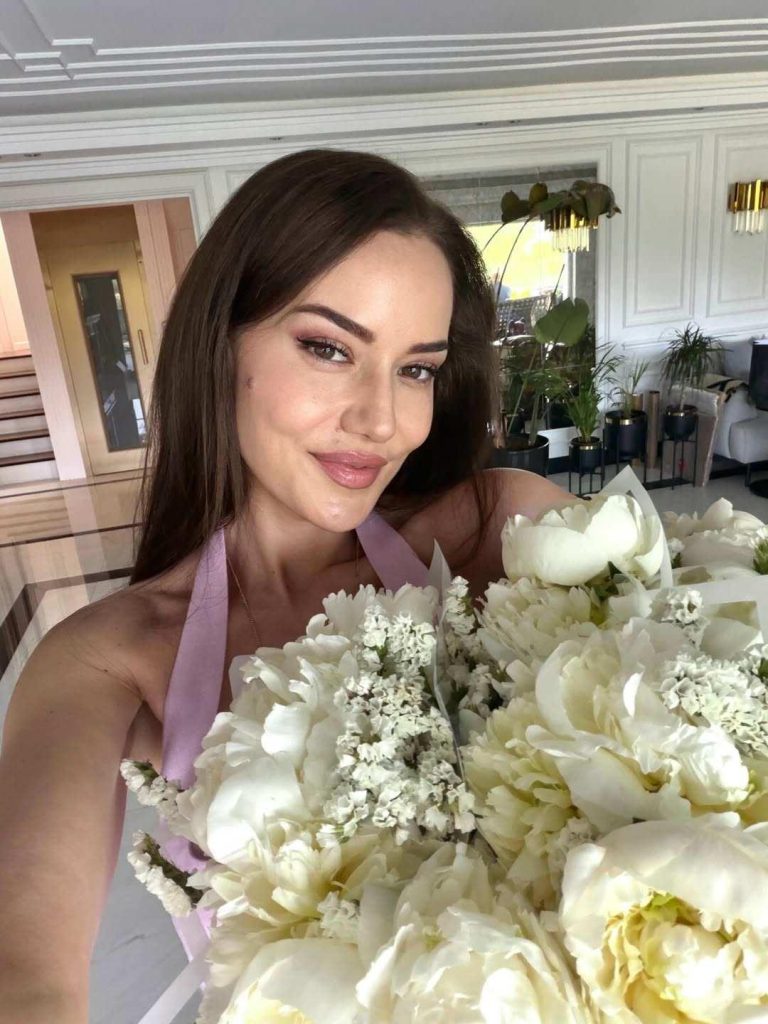 Fahriye Evcen 40 Yaşını Kutladı: Tekne Partisi ve Sosyal Medya Paylaşımları Gündem Oldu