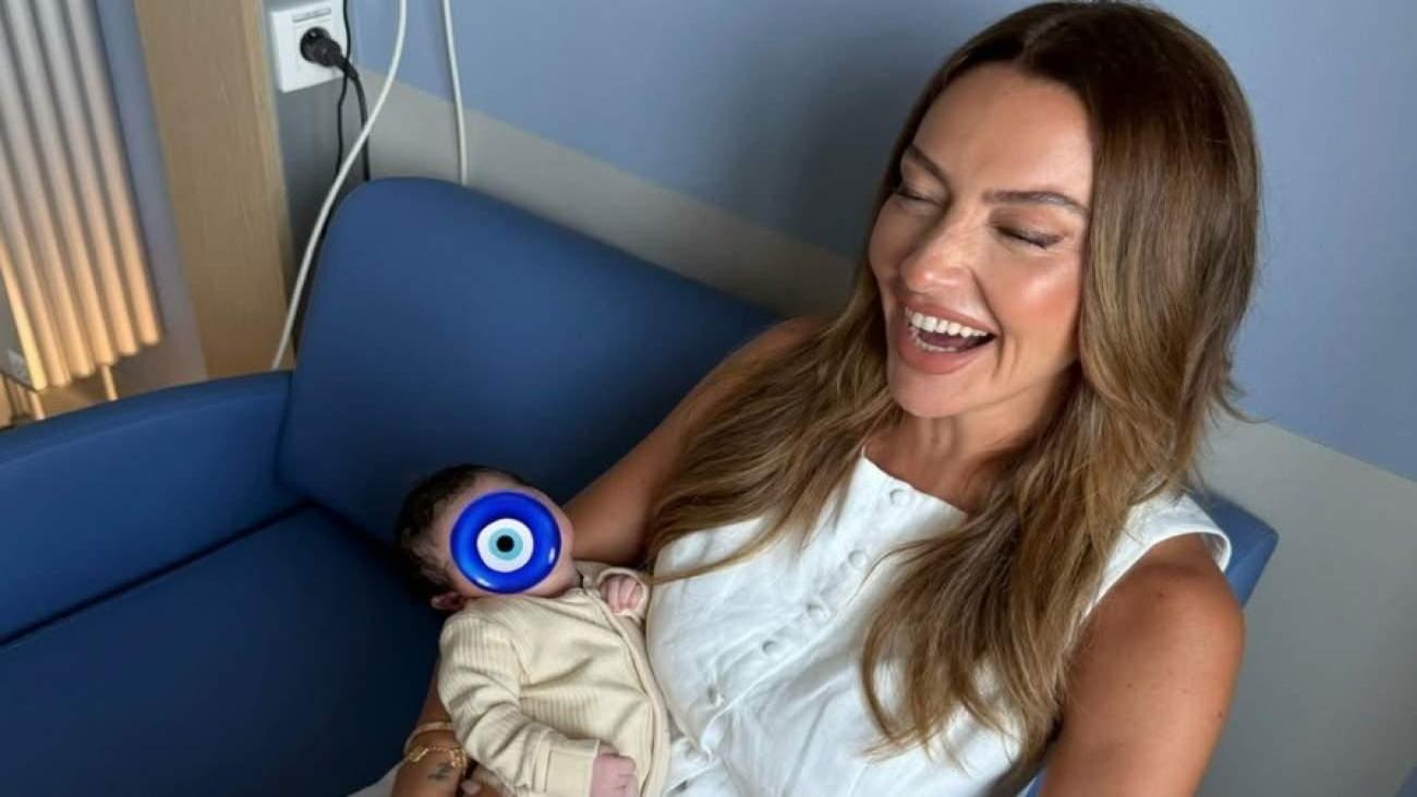Hadise, Yeğeni Esma Nur’un Doğumuyla Kız Halası Olmanın Mutluluğunu Yaşadı