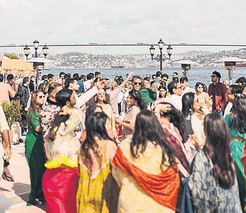 Hintli Sosyete Kashi ve Pradyumna Singhania'nın İstanbul Boğazı'ndaki 3 Günlük Lüks Düğünü