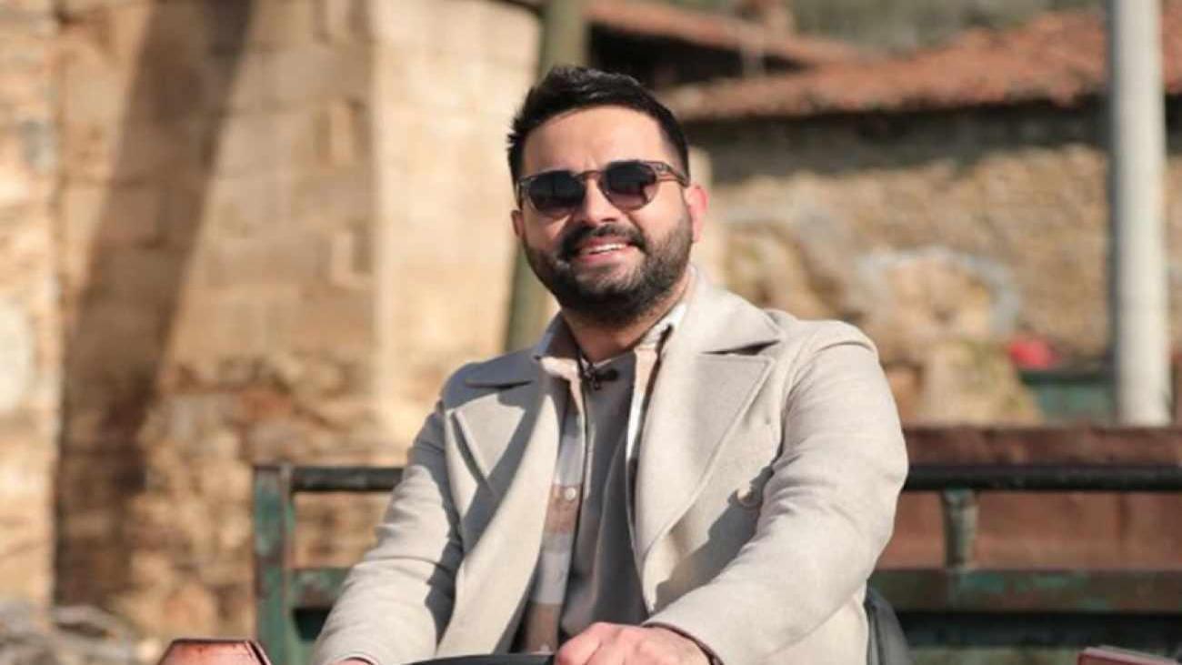 Kadir Ezildi Karın Yağlarını Aldırdı: Ünlü Sunucunun 5 Kilogram Yağ Altdırma Ameliyatı Sonrası Gündemdeki Detayları