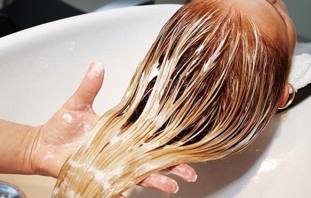 Keratin Bakımı Nedir? Saç Uzmanları Keratin Yüklemesinin Potansiyel Zararları Hakkında Ne Diyor?