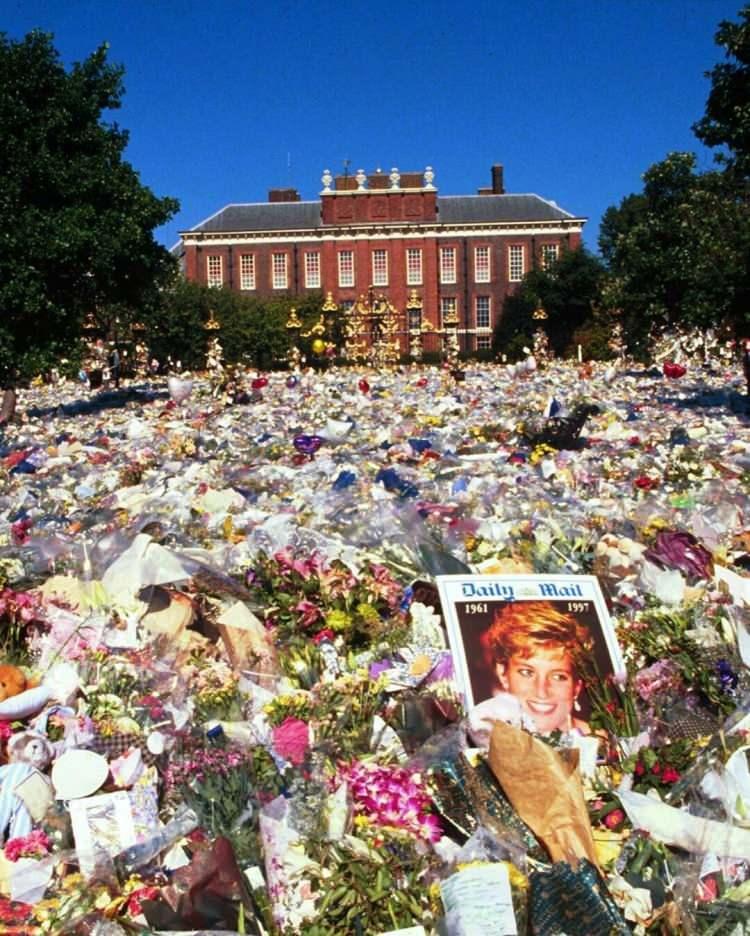 Lady Diana’nın 17 Yaşında Yazdığı Mektup Ortaya Çıktı: Taç Değil, Hayallerinin Peşinde Koşan Genç Prenses