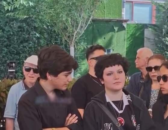 Reha Muhtar'ın Cenaze Töreninde Mina ve Poyraz'dan Dikkat Çeken Anlar Yaşandı