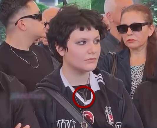 Reha Muhtar'ın Cenaze Töreninde Mina ve Poyraz'dan Dikkat Çeken Anlar Yaşandı