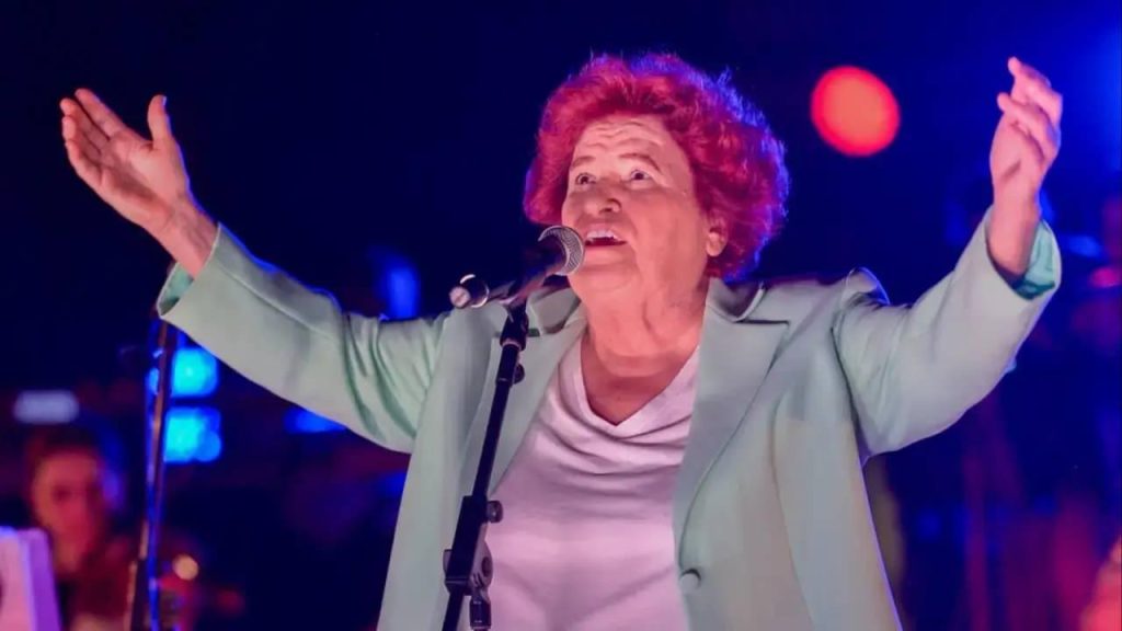 Selda Bağcan'dan Trafikte Samimi Anlar: Hayranıyla Karşılaşması Takipçilerinden Tam Not Aldı