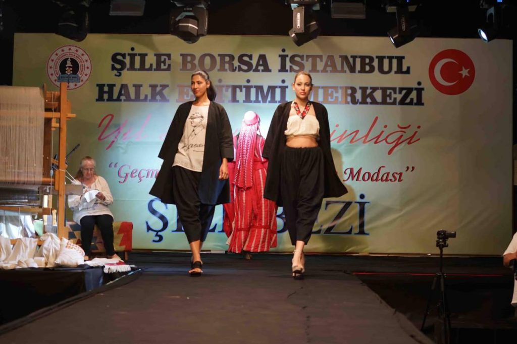 Şile Bezi'nin Zarafeti Podyumda Canlandı: Halk Eğitim Merkezi Düzenlediği Moda Şöleni Büyük İlgi Gördü