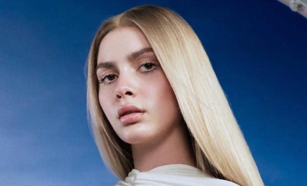 Aleyna Tilki Paris'te Söylediği Türküyle Yeniden Viral Oldu