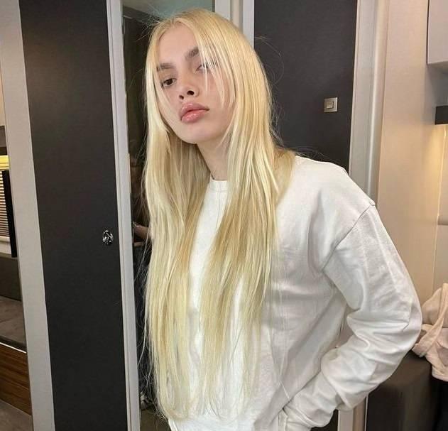 Aleyna Tilki Paris'te Söylediği Türküyle Yeniden Viral Oldu