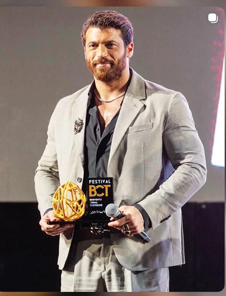Can Yaman, İtalya'da 'En İyi Uluslararası Oyuncu' Ödülünü Kazandı