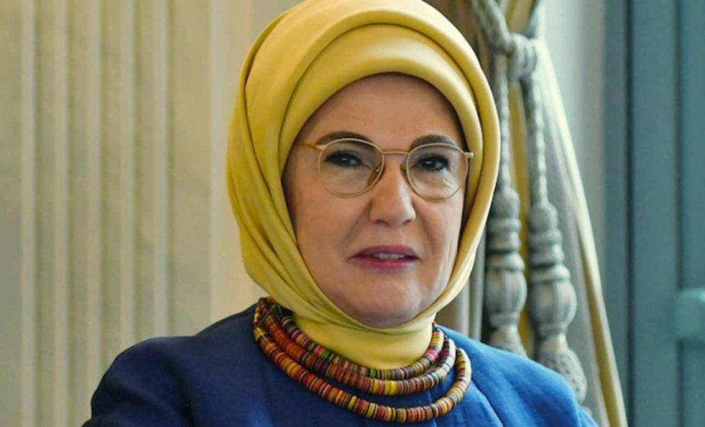 Emine Erdoğan Koruyucu Aile Günü'nü Tebrik Etti: 'Kalbini Ve Yuvasını Paylaşan Aileler Yarınlara Güven Veriyor'