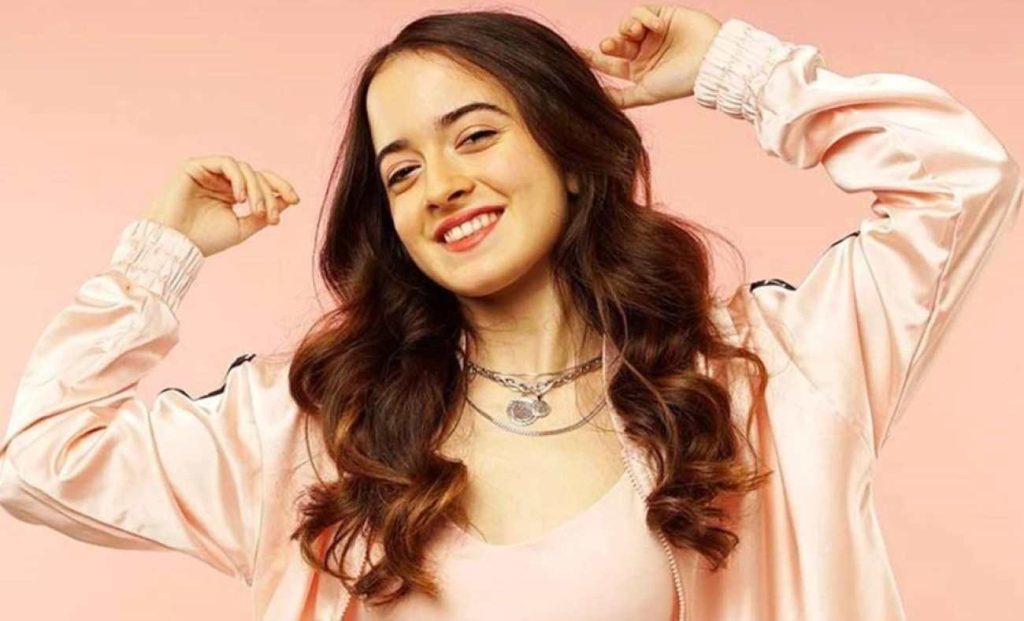 Fenomen Şarkıcı Melis Fis, 'Düğünümüz Var' Kadrosuna Katıldı