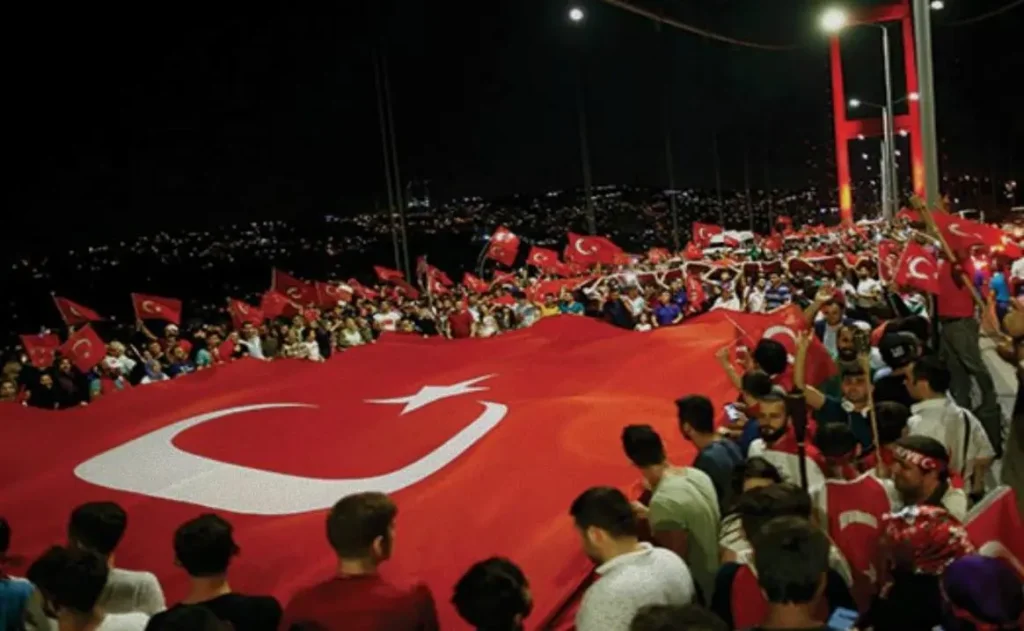 Savaş pilotu babanın oğlu İlker Aksum: "Türkiye'ye kimse yan gözle bakamıyor"