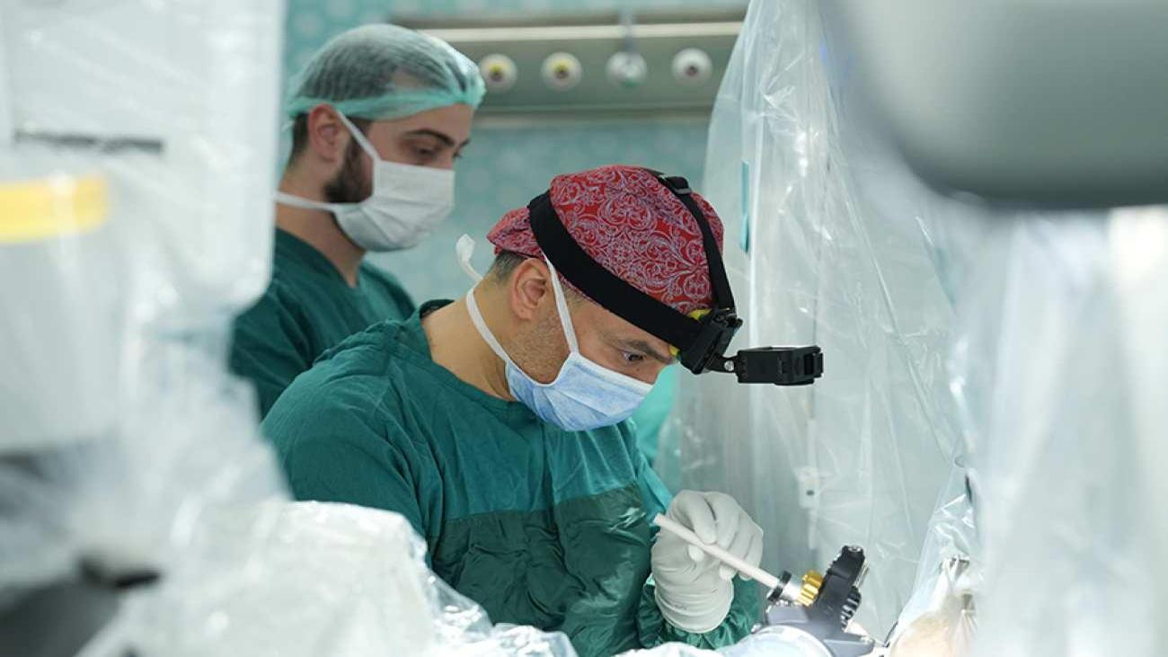Türkiye’de İlk: ExcelsiusGPS İle Robotik Derin Beyin Stimülasyonu Ameliyatı Başarıyla Gerçekleştirildi
