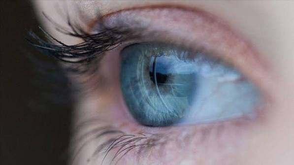 Yaz Sezonunda Büyük Tehlike: Kontakt Lensle Suya Girmek Körlüğe Neden Olabilir!
